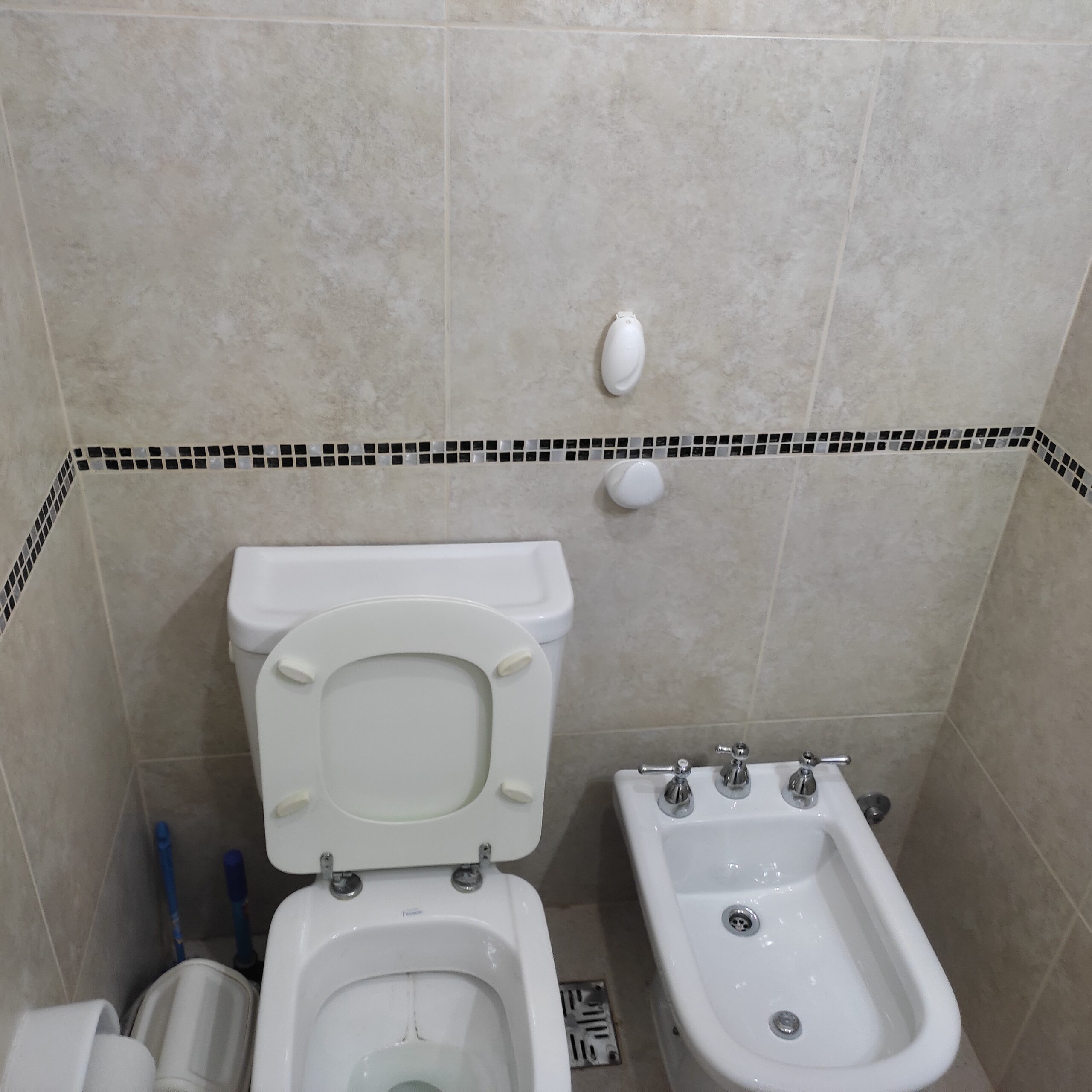 1637932479953